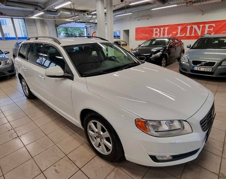 Volvo V70 D2 Kinetic NY BESIKTIGAD NY SERVAD NY SVÄNGHUL