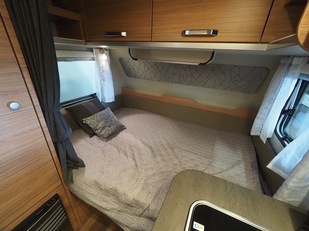 Weinsberg CaraOne 390 QD Golvvärme I Elpatron I 1100kg