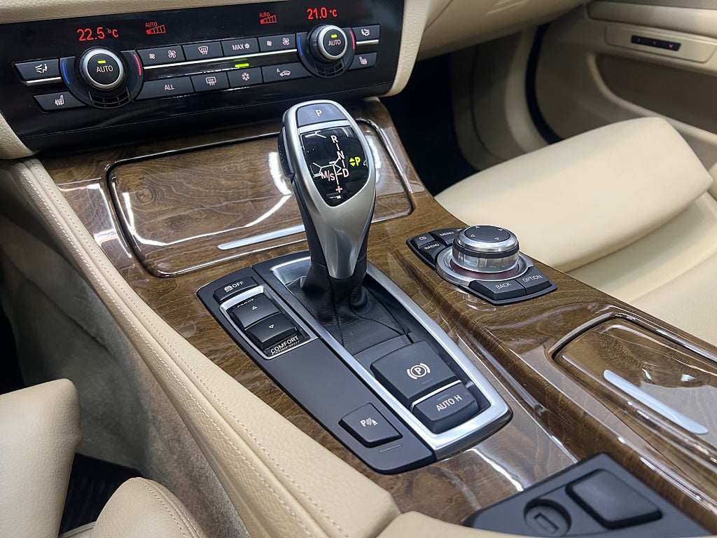 BMW 550I V8 4.4 408ch - BVA - CUIR - ACC - CAMÉRA DE RECUL - HI-FI PRO