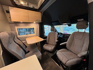 Husbil-halvintegrerad Robeta Womondo Pegasus Mercedes 150HK AUT 2 av 26