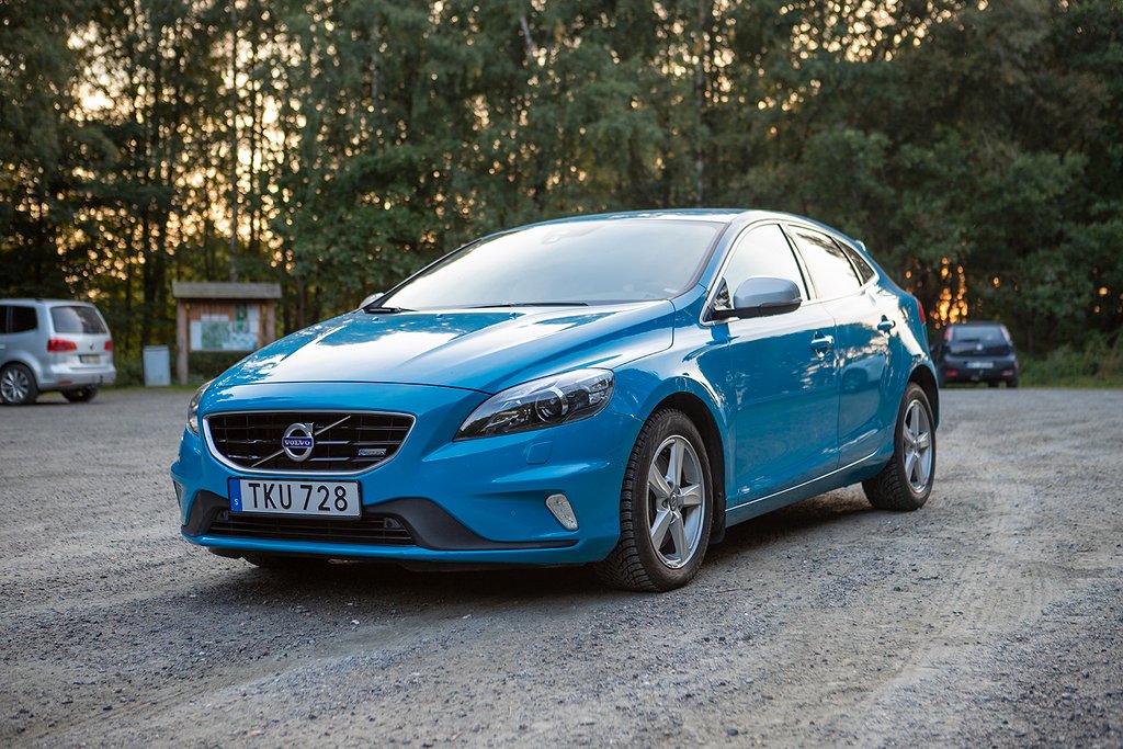 Volvo V40 D4 R-Design Nyserv Nybess 1 ägare! 