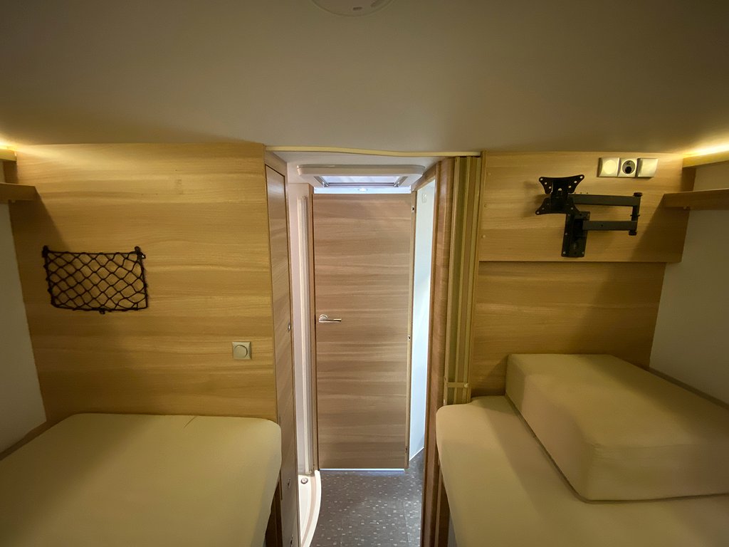 Adria Coral 670 SL / B-körkort / Solcell / Långbädd / Garage - Adria