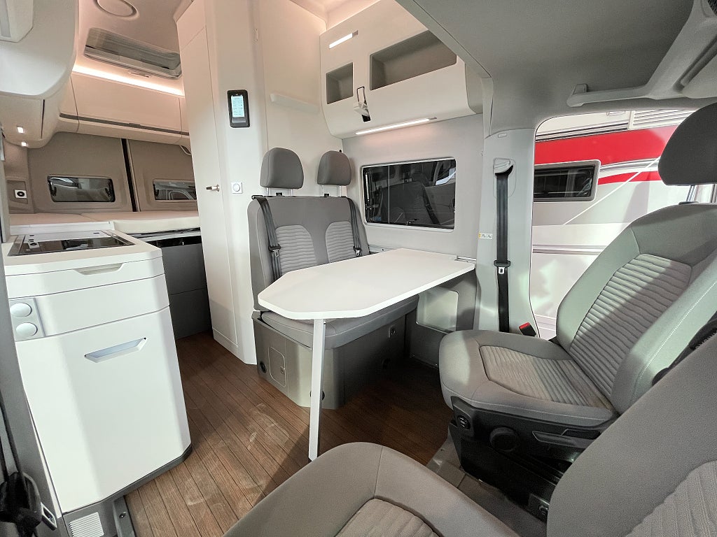 Volkswagen Grand California 600 / Under 6m / Taksäng / Automat / B-kort / E - Volkswagen