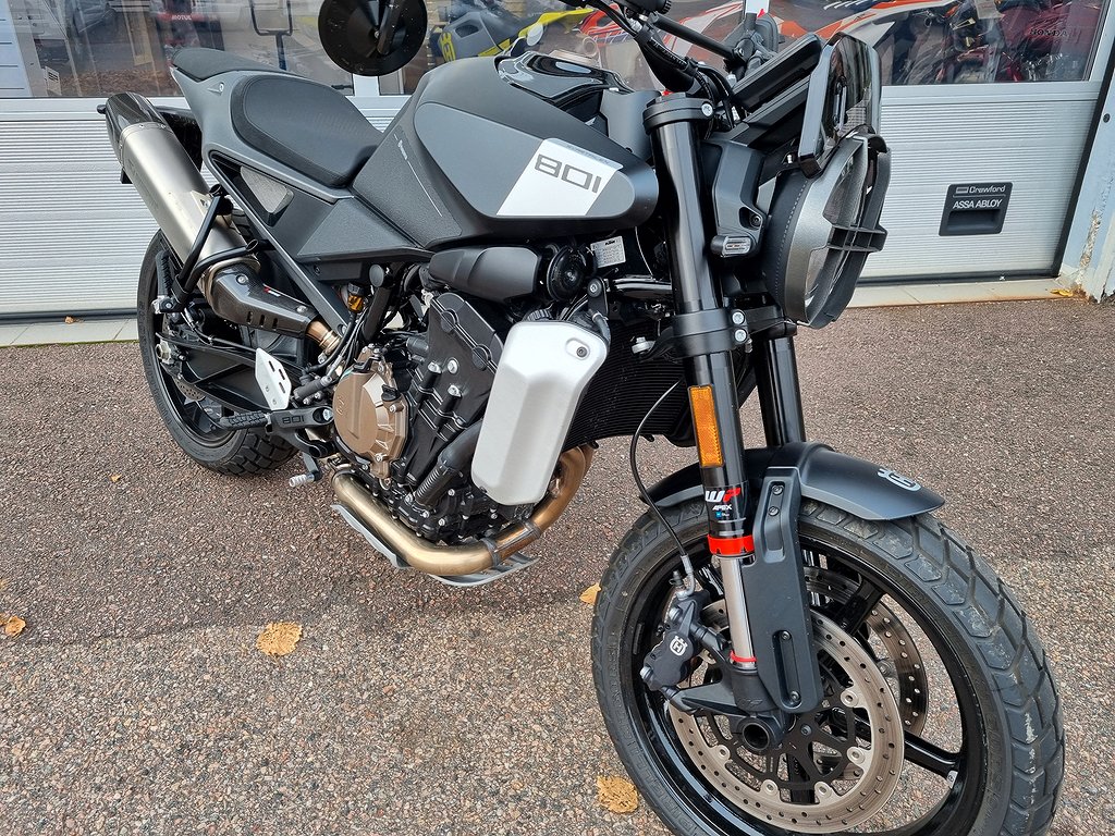 Husqvarna 801 Svartpilen DEMO Acrapovic mm ingår