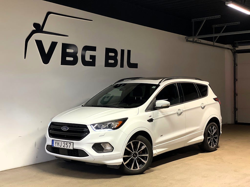 Ford Kuga 2.0 TDCi AWD Powershift ST-Line Drag Värmare Pano Kamer