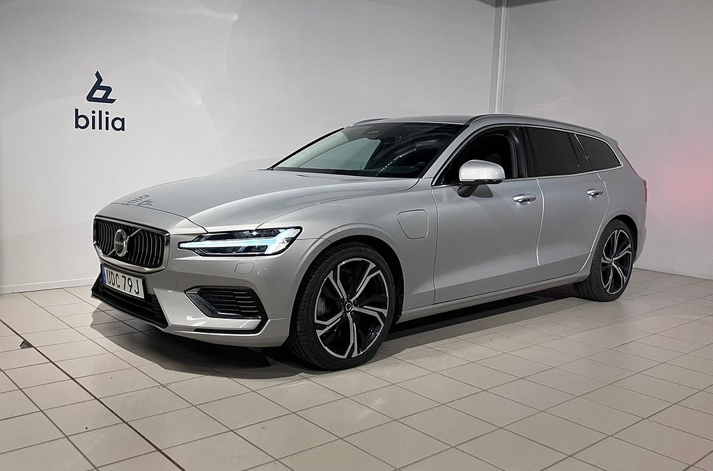 Volvo V60 Recharge T6 Core Edition | Strålkastare Dynamisk LED | El-värmar