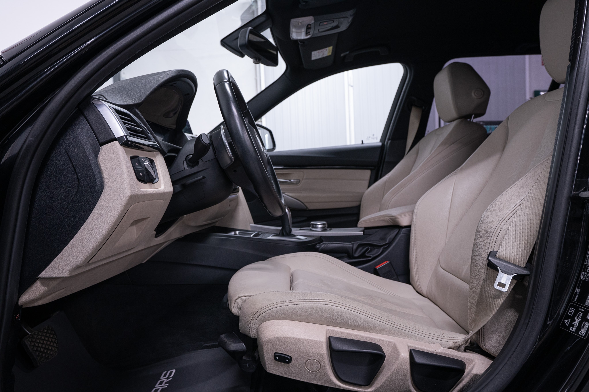 BMW 320i M Sport Shadow 2019, bild 7/10