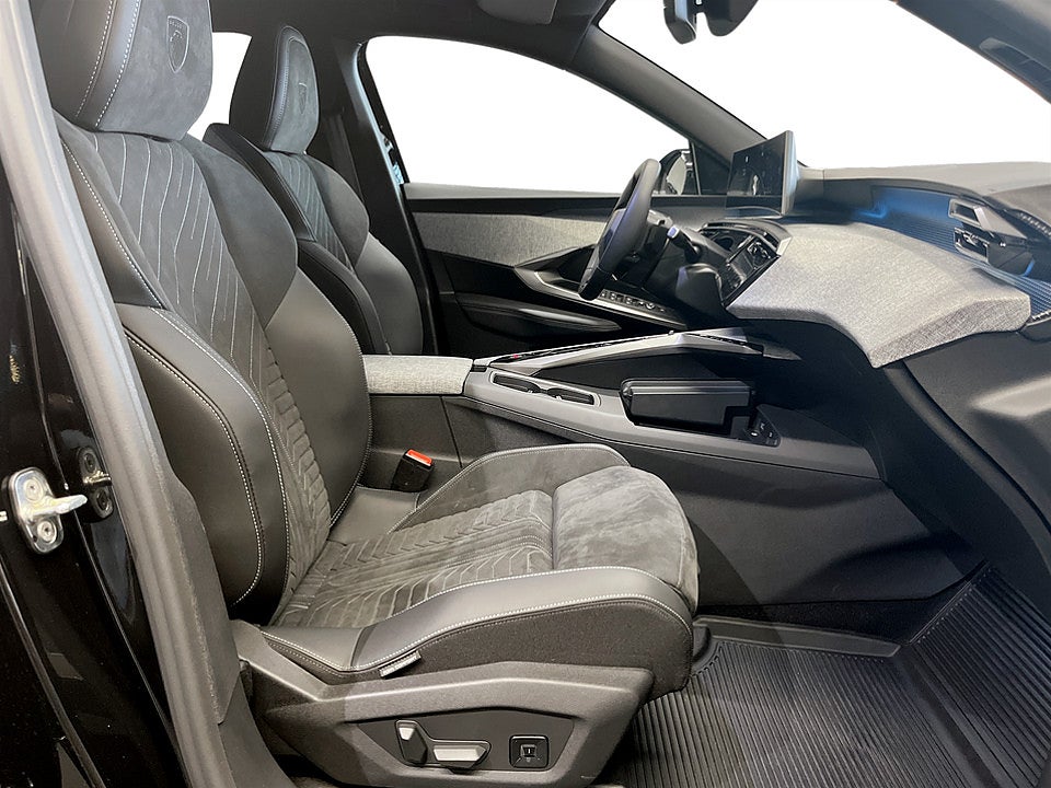 Bild på Peugeot 5008 GT Ultimate Hybrid 145hk Aut 7-SITS ELSTOL B-KAMERA