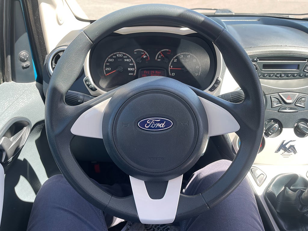 Ford Ka 1.2 Titanium 69 hk ENDAST 8692 mil
