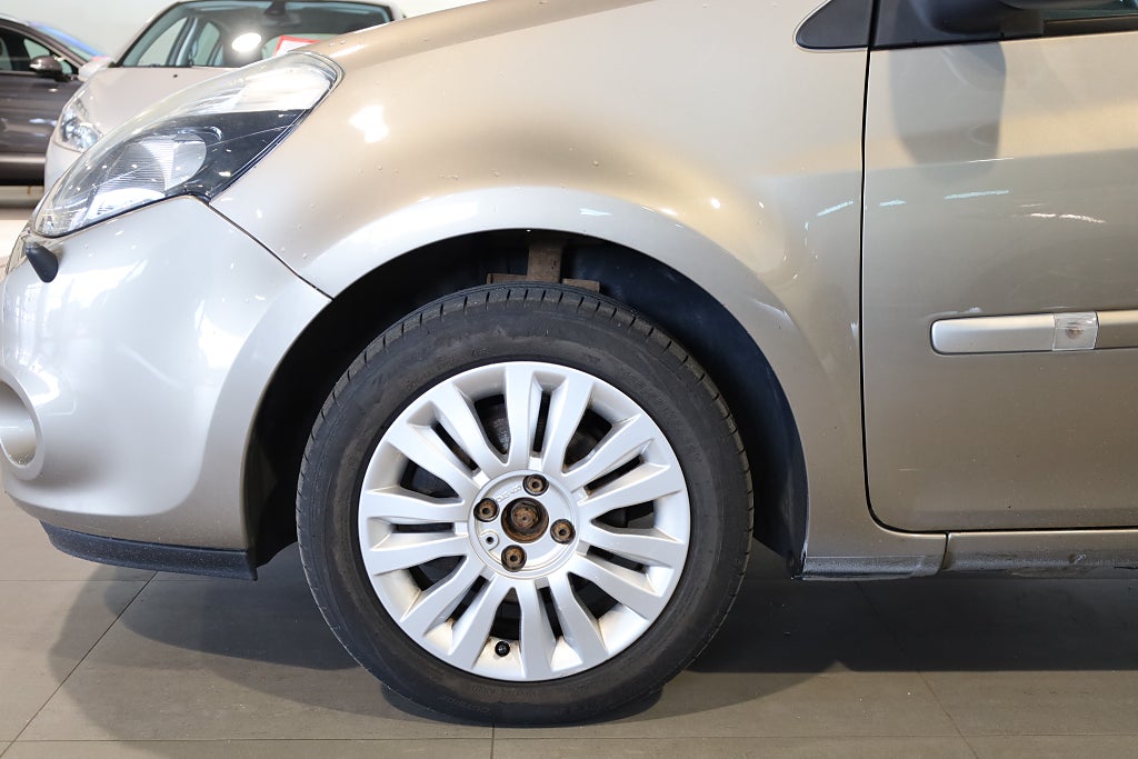 Renault Clio 1,2 75hk 5-dörrars Motorvärmare Nybesiktad 2013