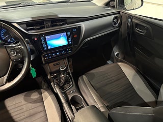 Toyota Auris 1.6 D-4D Active Mvärm Kamera Kamkedja S/V-hjul