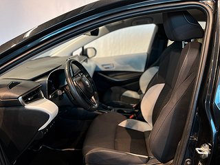 Toyota Corolla Hybrid e-CVT 184hk Kamera/Värmare/Navi/S&V