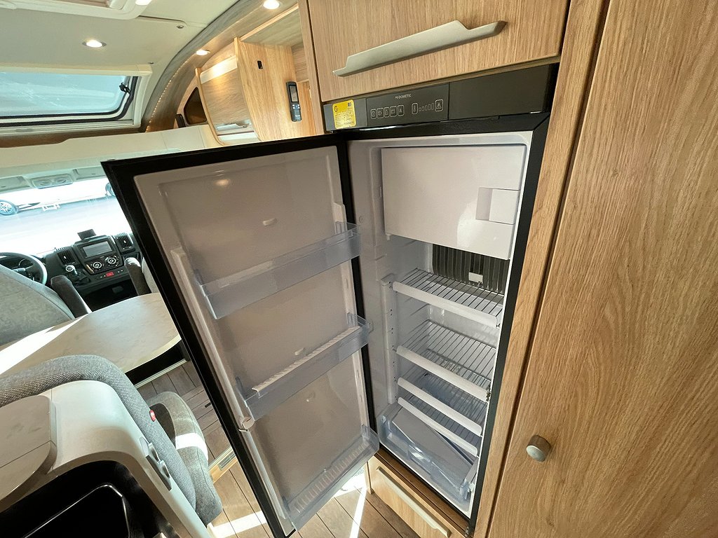 Knaus Sky TI 700 MEB  /Hyd-stöd/AC bodel/Solcell/Badrum bak - Knaus