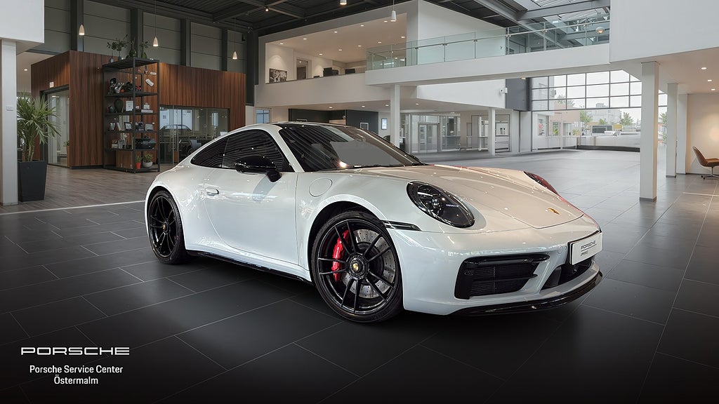 Porsche 911 Carrera 4 GTS / 992