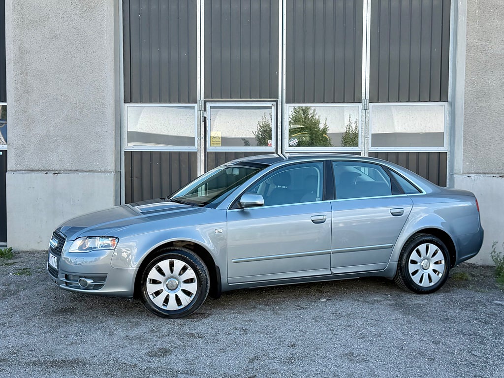 Audi A4 Sedan 2.0 TDI 140HK Multitronic Låga mil 1 ägare 