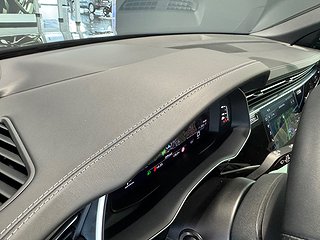 SUV Audi Q8 11 av 15