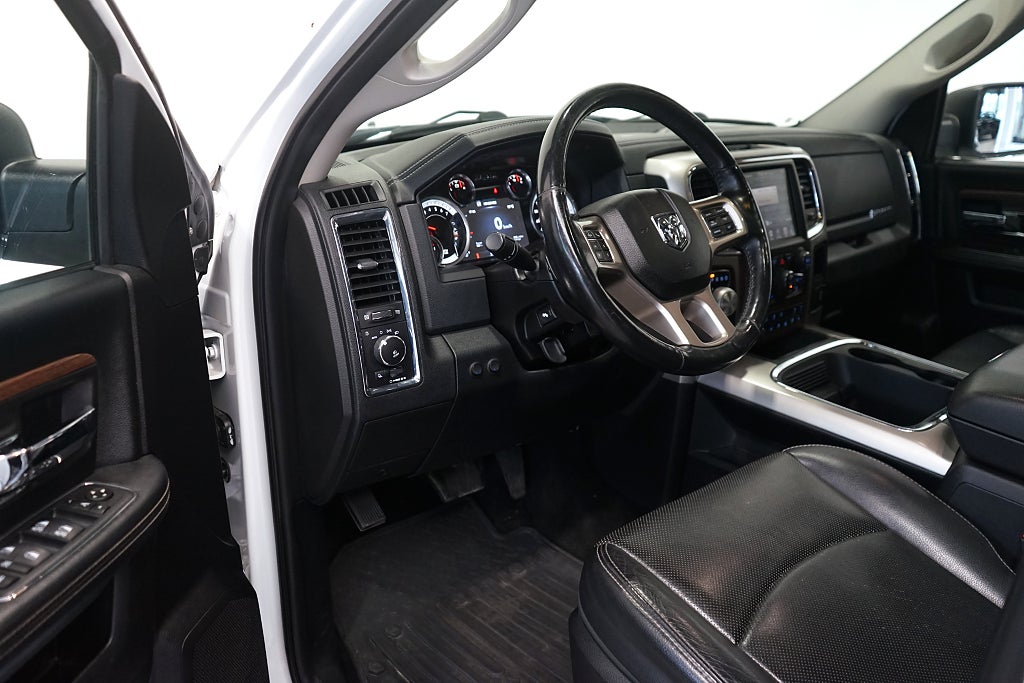 RAM 1500 5.7 V8 HEMI 4x4 Laramie Luftfjädring Alpine 395hk