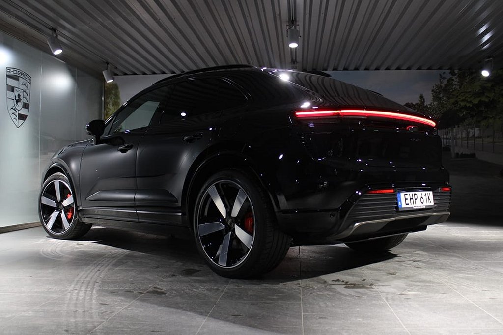 Porsche Macan Turbo Electric