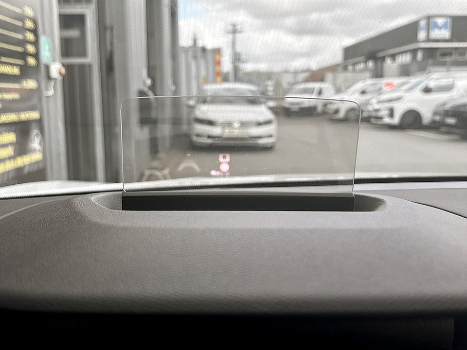 Bild på Citroën e-C4 Shine ELECTRIC 50kWh 136hk Aut B-KAMERA RATTVÄRME