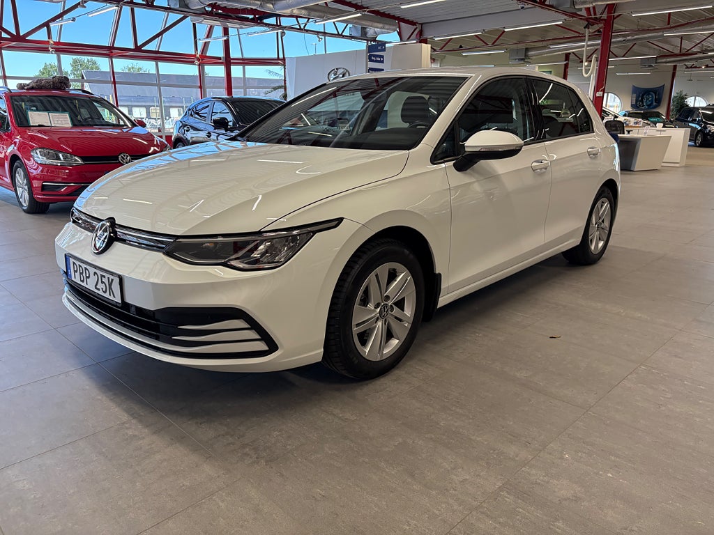 Volkswagen Golf 1.0 TSI OPF Dragkrok kamera Cockpit 