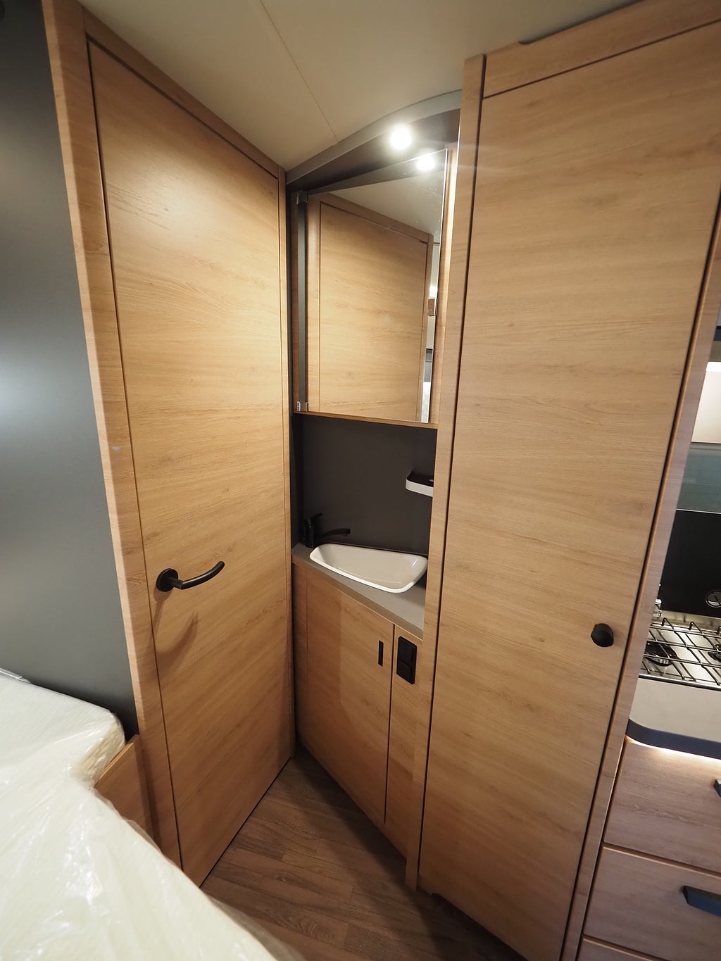 Knaus L!ve Wave 650 MF Platinum Selection ALDE I Taksäng