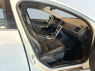 Volvo V60 D5 Twin Engine AWD Momentum Drag/MoK/S&V/Psens/Rattvärm – bild 10