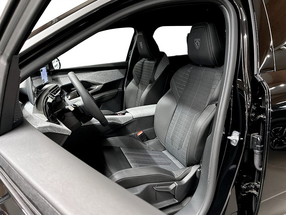 Bild på Peugeot e-5008 GT 4x4 - OMGÅENDE LEVERANS!
