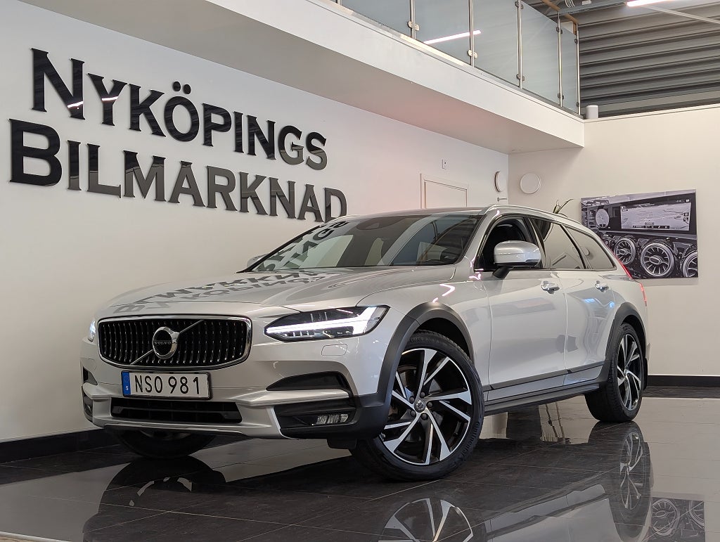 Volvo V90 Cross Country D4 AWD Aut | Kamera | Skinn | Carplay | Keyless | Drag