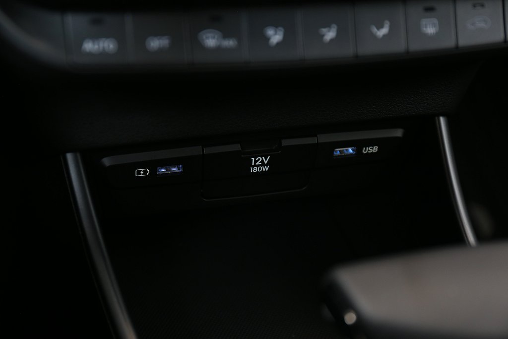 Hyundai i20 1.0T Mildhybrid Essential Automat 2025