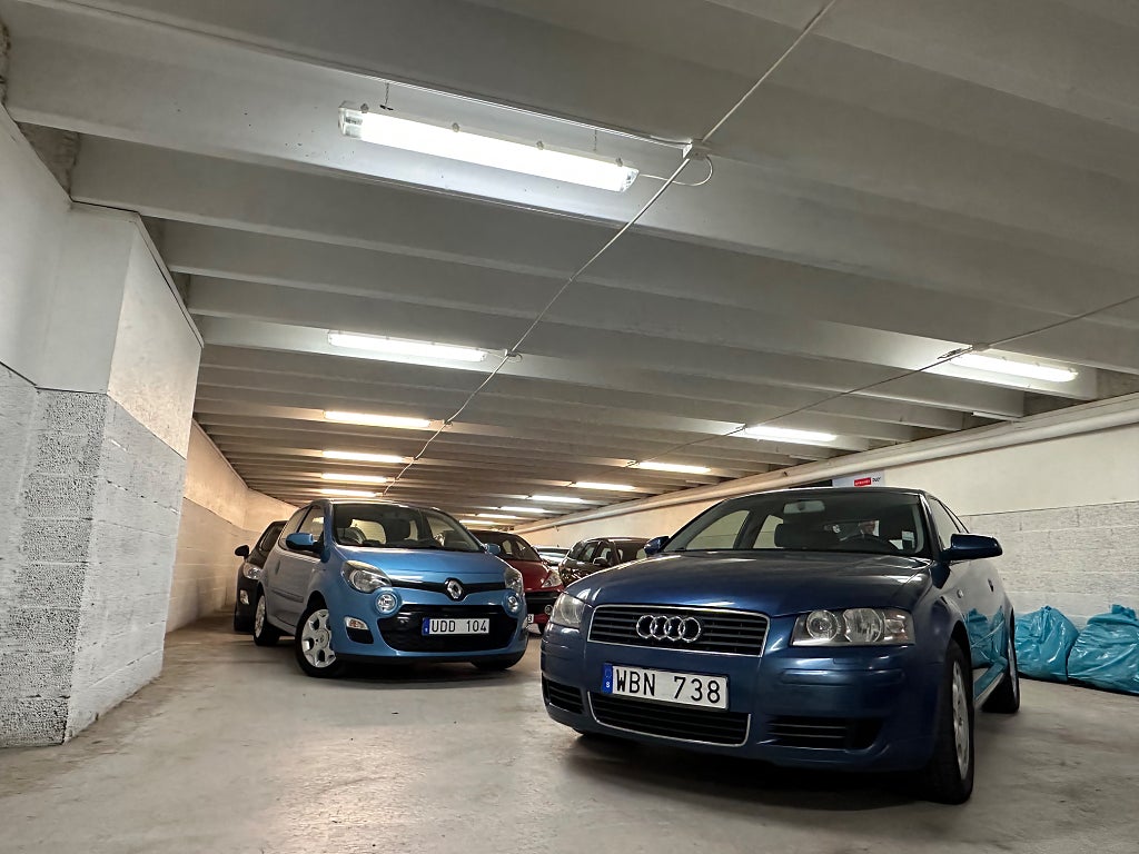 Audi A3 1.6 FSI Attraction, Comfort . Ny servad 6 månaders G