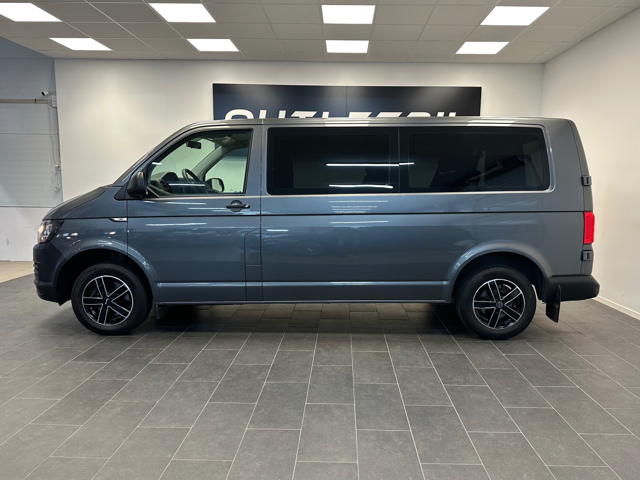 Volkswagen Caravelle 2016, bild 2/10