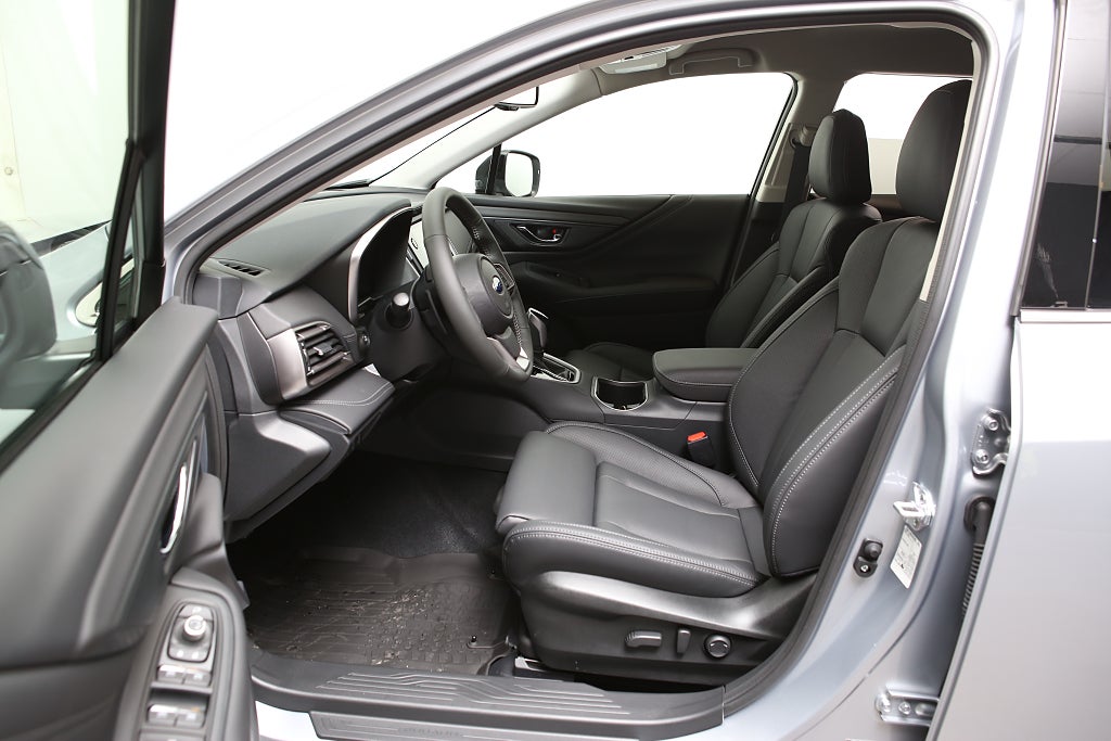 Subaru Outback Limited | 3 fria Service.