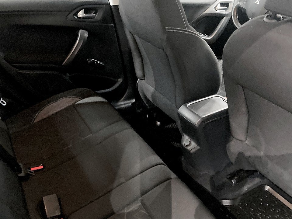 Bild på Peugeot 2008 Active 1.2 PT 82hk - P-SENSORER, DRAG