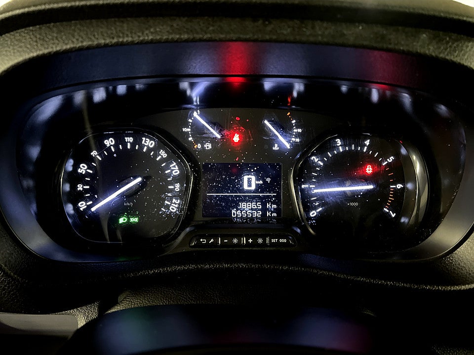 Bild på Peugeot Expert PRO+ 2.0 BHDi 145hk L3 B-KAMERA DRAG