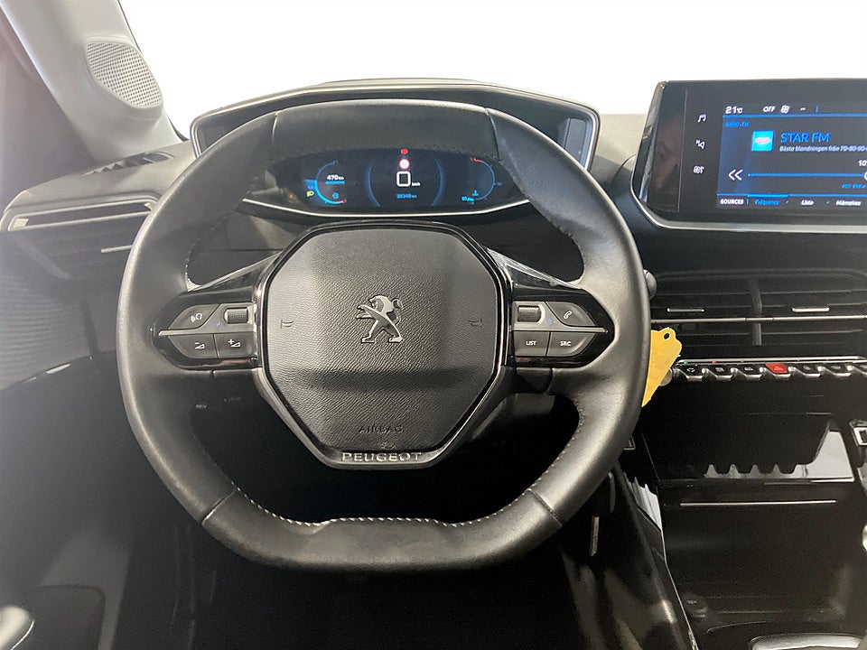 Bild på Peugeot 208 Allure Pack 1.2 PT 100hk CARPLAY BACKKSENSORER