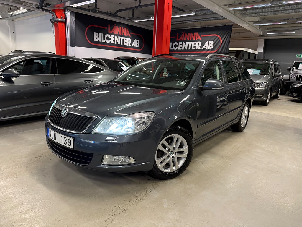 Skoda Octavia 1.6 TDI Aut 1 ägare PDC Värmare Elegance AUX SoV