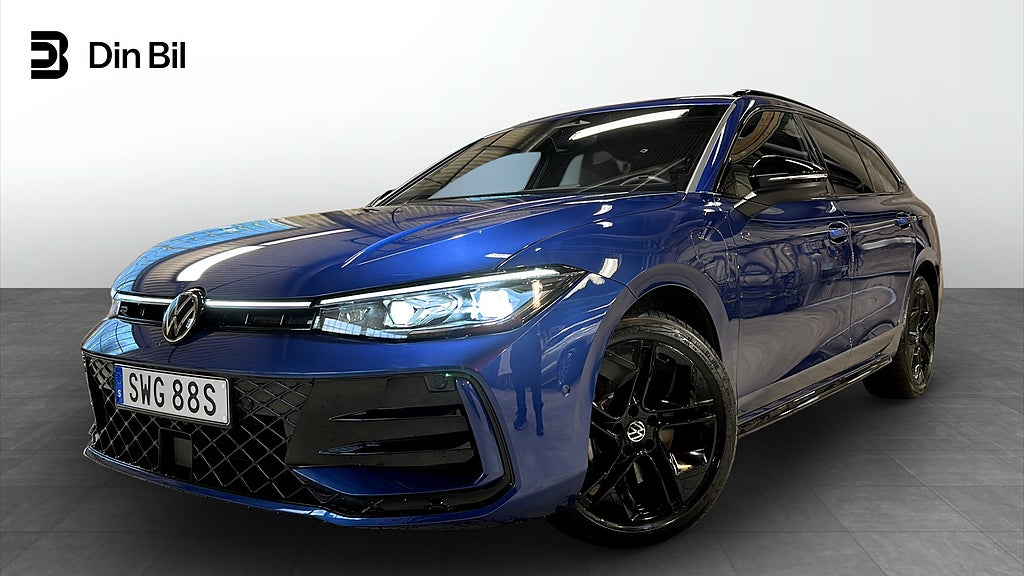 Volkswagen Passat R-Line Black eHybrid 1.5 TSI 272hk HUD/Panoramatak