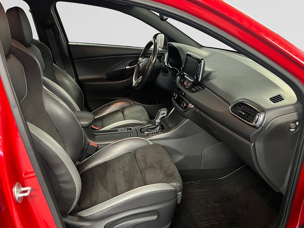 Hyundai i30 Fastback 1.4 T-GDi Aut N-Line Farthållare Rattvärme bild 14