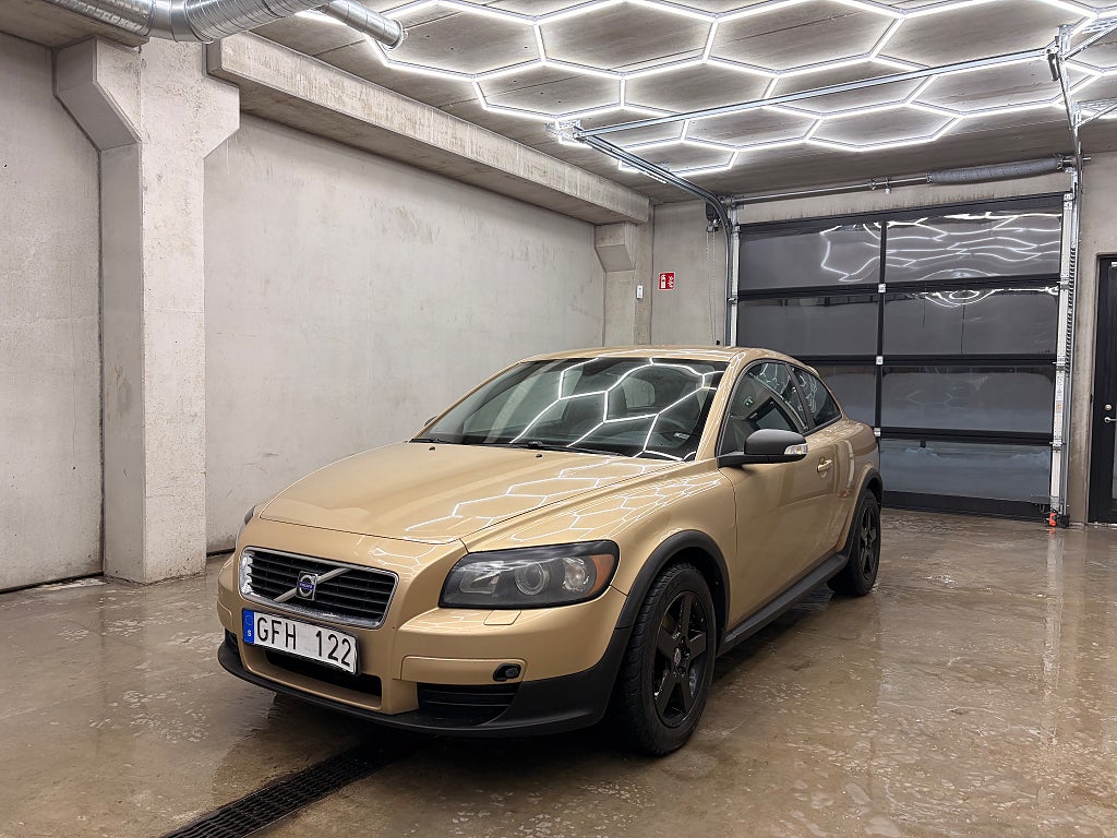Volvo C30 1.8F / Nybesiktigad U.A / Vinterdäck / 0kr kontant