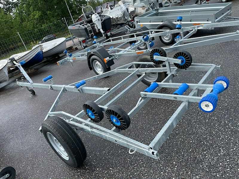 Tikitreiler 1250 BUV 30 km/h båtupptagningsvagn - utställnings ex 