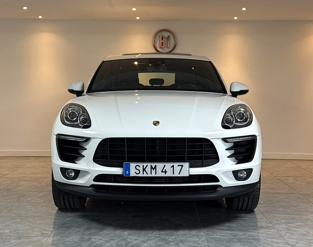 Porsche Macan PDK BASE 252HK PANO SKINN VÄRMARE FULLSERVAD 21" 1-ÄGAR