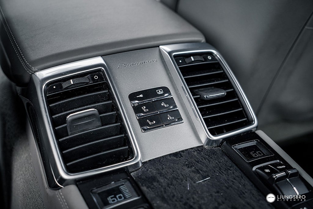 Porsche Panamera 2011 - miniatyr 17