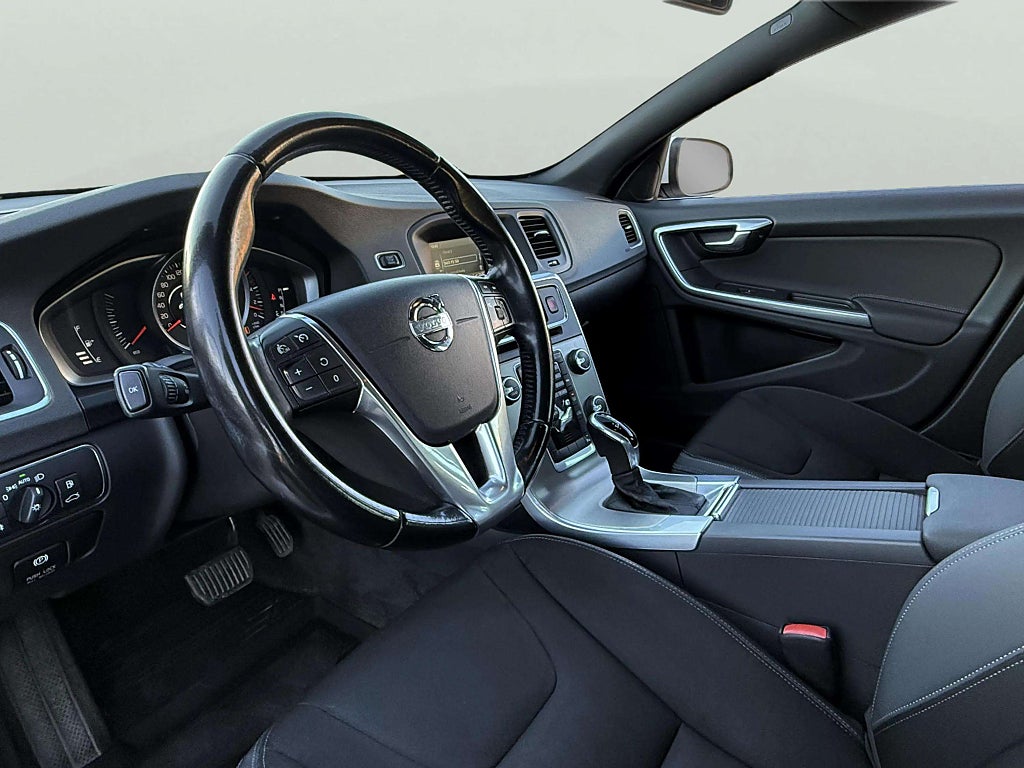 Volvo V60 D4 AWD Geartronic Dragkrok Nyservad V-hjul Värmare Hemleverans - miniatyr 12