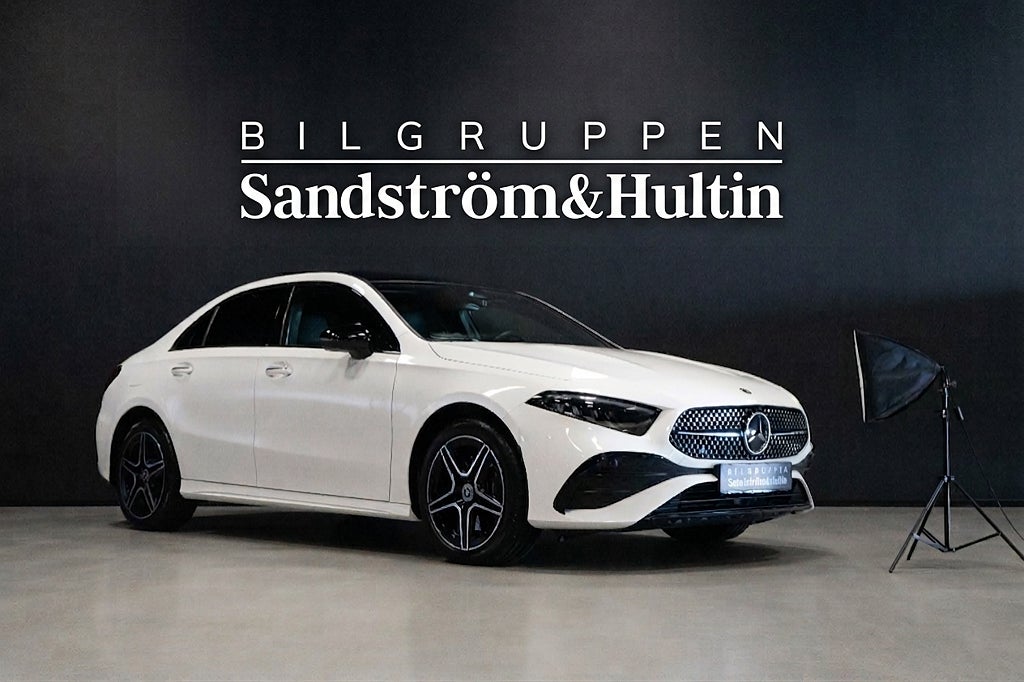Mercedes-Benz A 250 e Sedan AMG Night Advanced Plus / Panorama / Drag