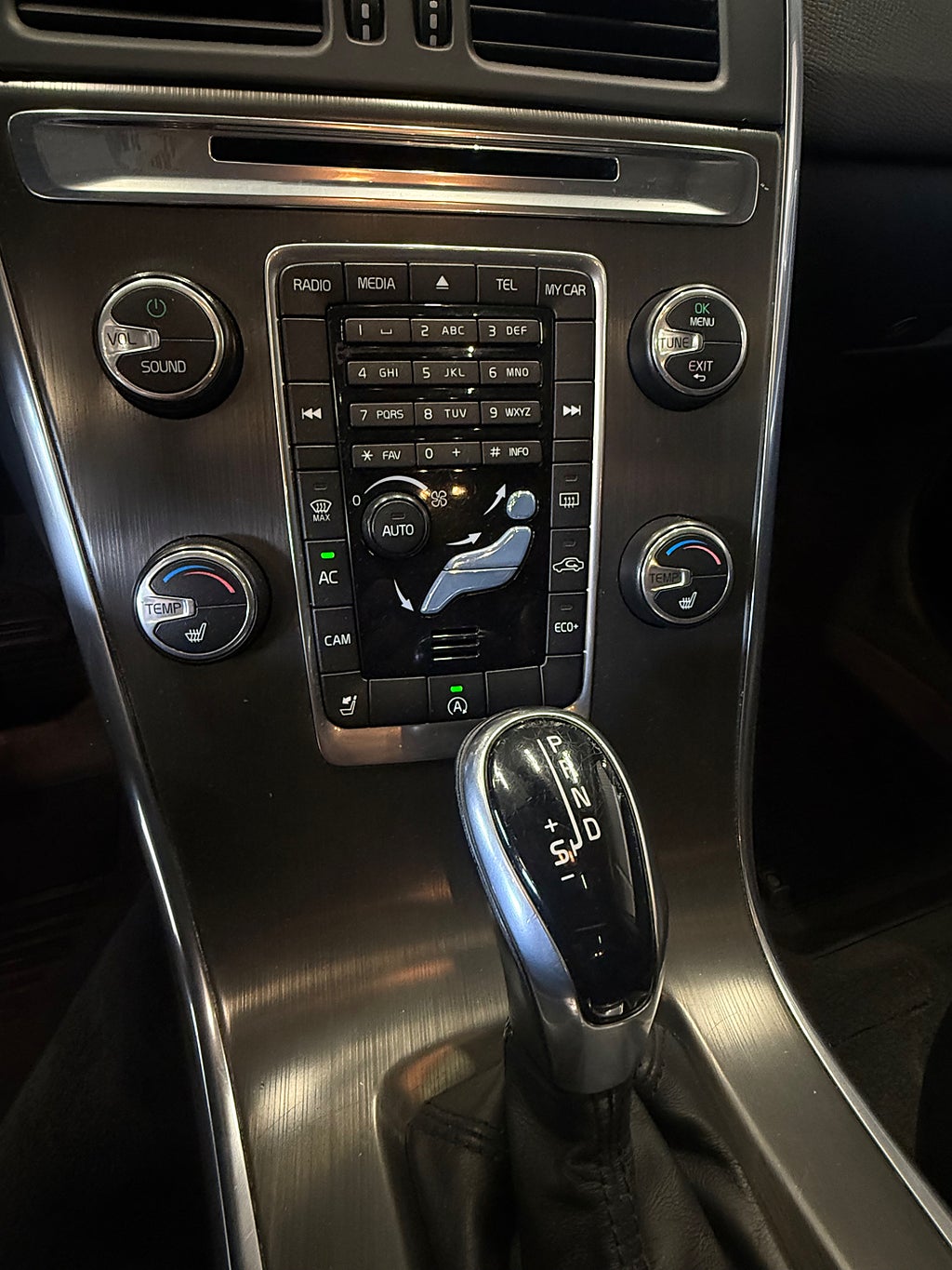 Volvo XC60 T5 Geartronic Momentum Panorama Skinn B-Kamera 3 Ägare - miniatyr 20