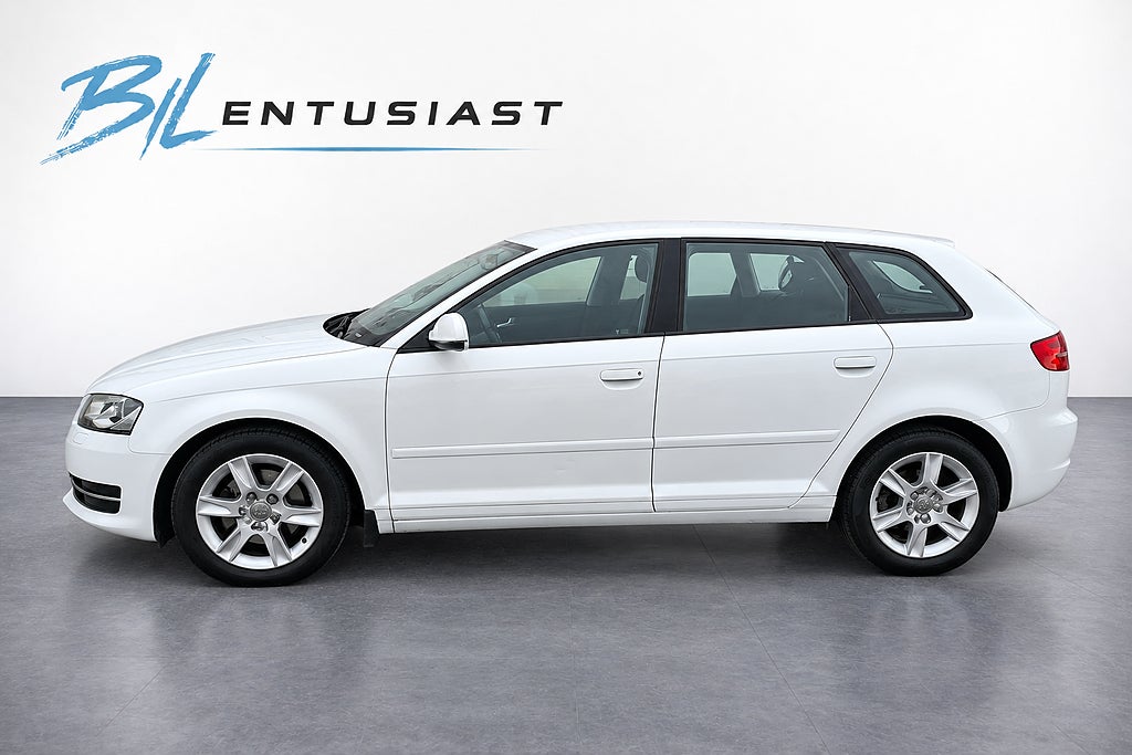 Audi A3 Sportback 2.0 TDI NYSERVAD, NY KAMREM, NYA BROMSAR 