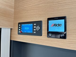 Husbil-alkov Adria CORAL XL 660 SL 18 av 21