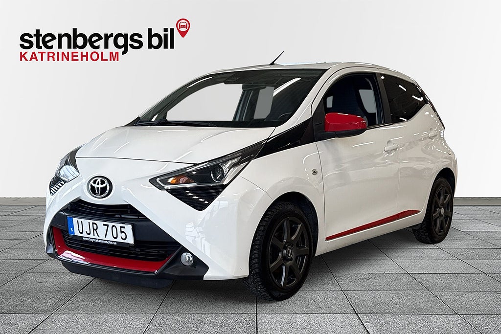 Toyota Aygo 5-dörrar 1.0 VVT-i X-PLAY S+V hjul, motorvärmare