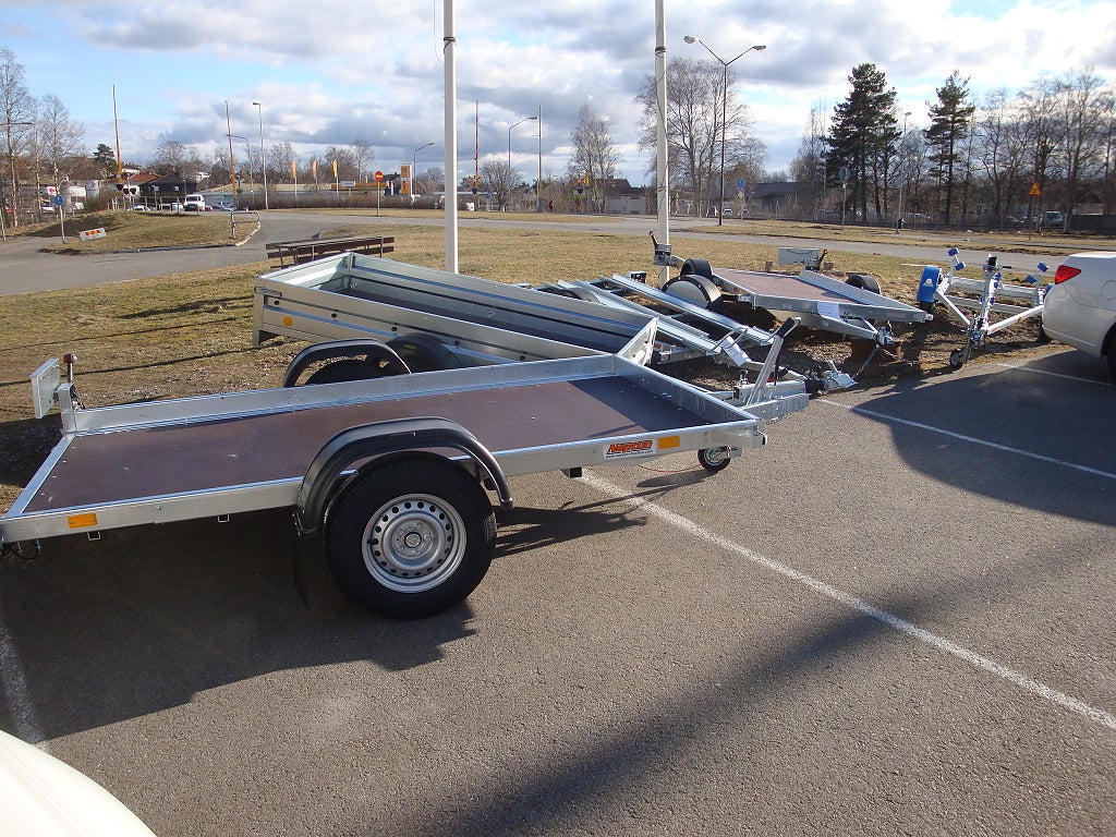 Neptun UNI 1300 kg maskinsläp 