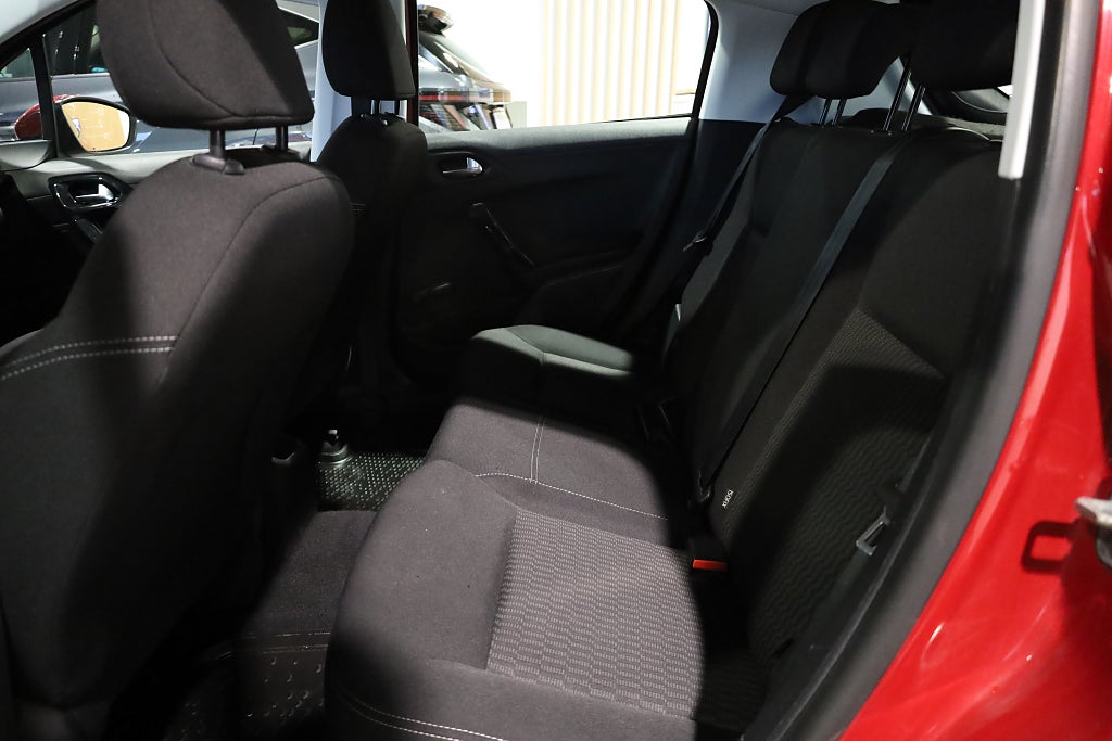 Peugeot 208 1,2 82hk Pure Tech Active 5D PDC Blåtand 2016